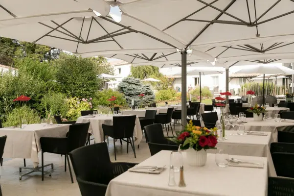 Hôtel Restaurant SPA Le Rabelais - Terrasse