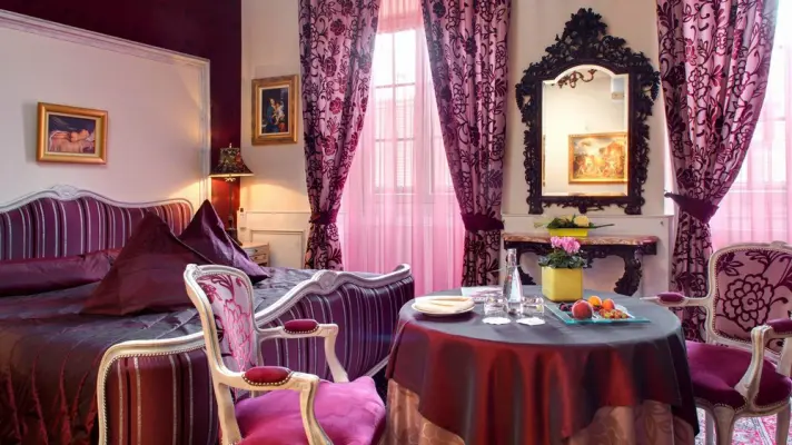 Hostellerie le Marechal - Chambre violette