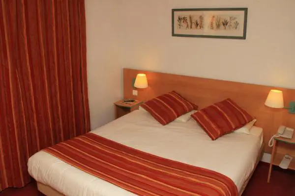 Logis Hotel Uzes Pont du Gard - chambre