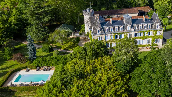 Château de Lalande - Chateau de Lalande
Hotel et restaurant
Périgueux vue aerienne chateau et piscine 