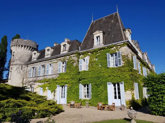 Château de Lalande - chateau de Lalande
Hotel et restaurant
Perigord façade coté restaurant extérieur
