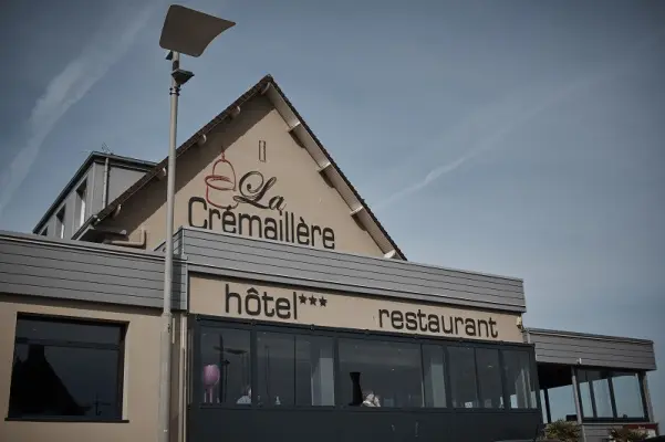Hôtel Restaurant La Crémaillere - Extérieur