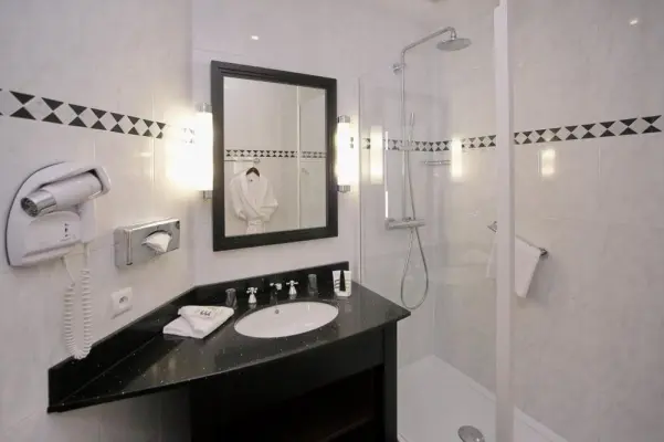 Mercure La Baule - Majestic - Salle de bains avec douche