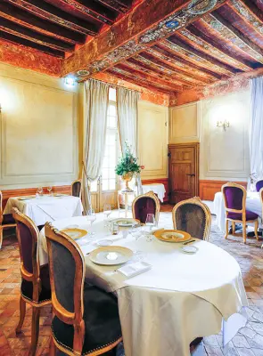 Château de la Perriere - tables