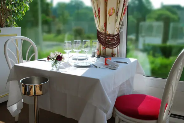 Grand Hôtel de Mayenne - table