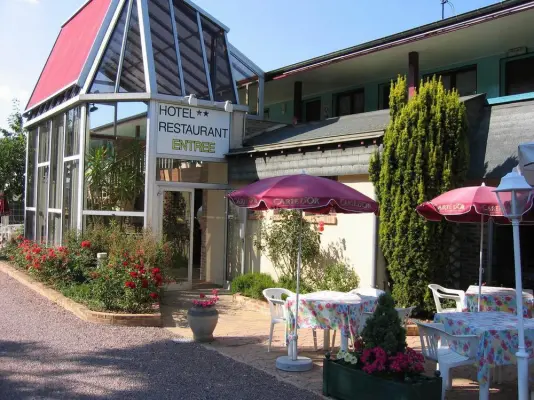 Hôtel Restaurant les Deux Sapins - Terrasse