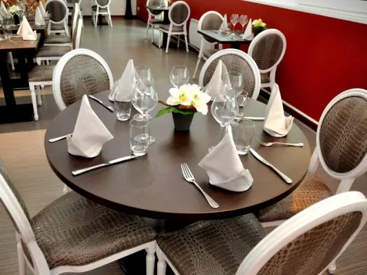 Enzo Hôtel Orion - Table