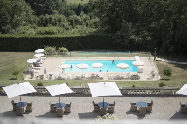 Domaine de la Tortiniere - La terrasse et la piscine