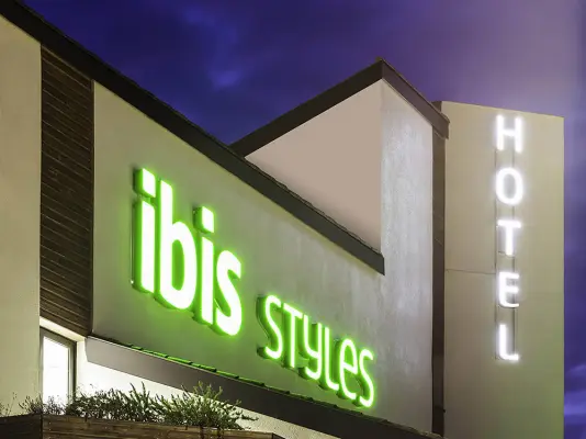 Ibis Styles Niort Poitou-Charentes - Enseigne Ibis Styles