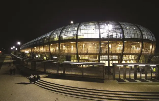 Stade des Alpes - Le stade en soirée
