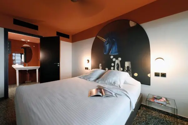 Hotel Dina Morgabine Saint Denis - Chambre