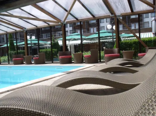 Domaine de la Forêt d’Orient Restaurant Spa et Golf - La piscine chauffée ouverte d'Avril à Novembre