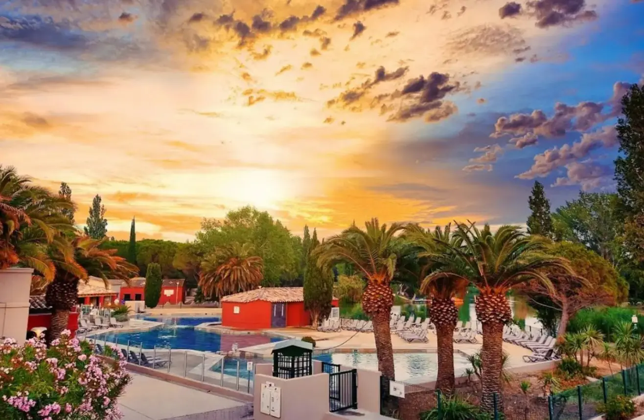 Tipo de lugar: Complejos turísticos