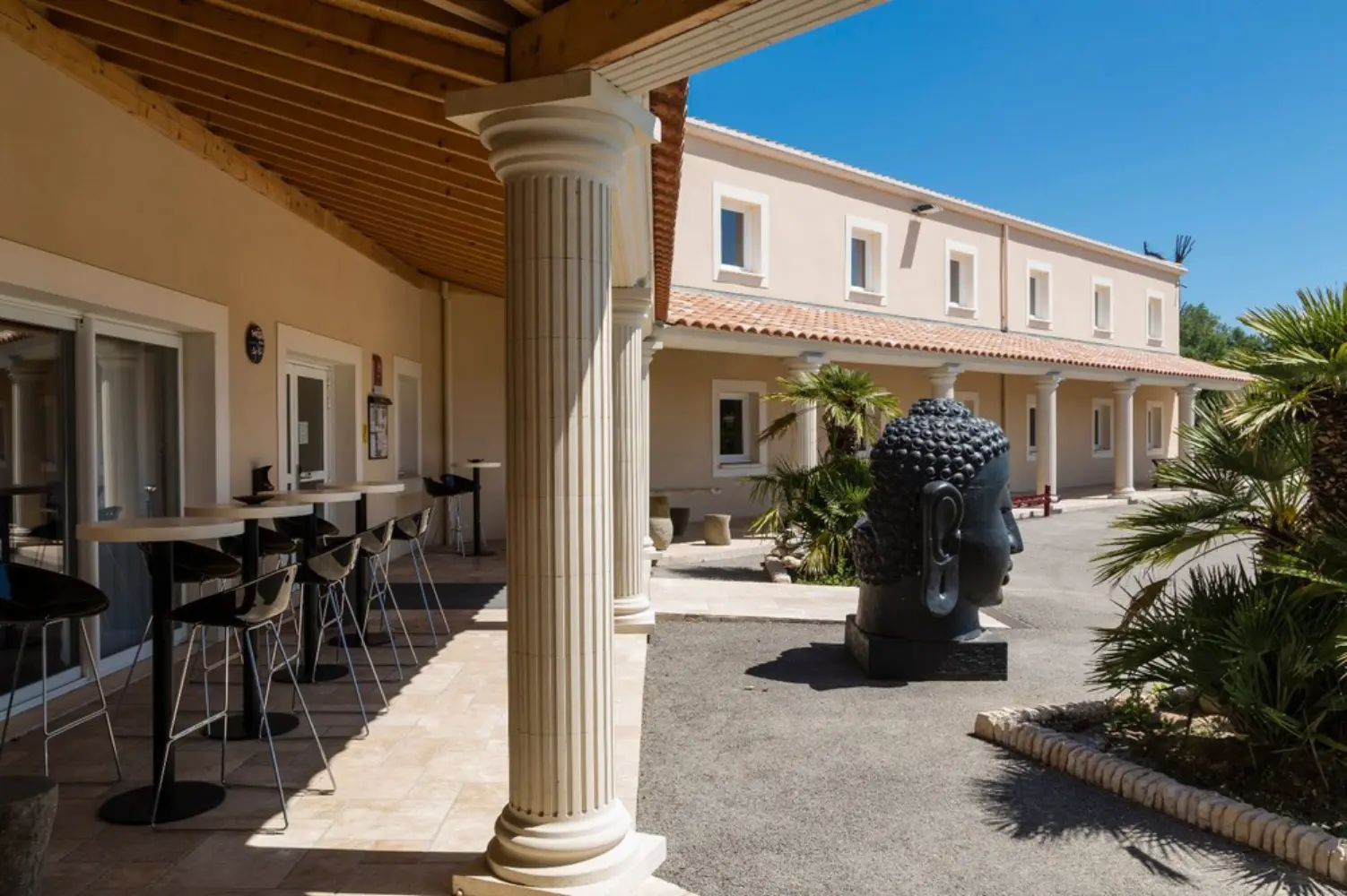 Hôtel le Ya'Tis - Saint-Laurent-des-Arbres (Gard)