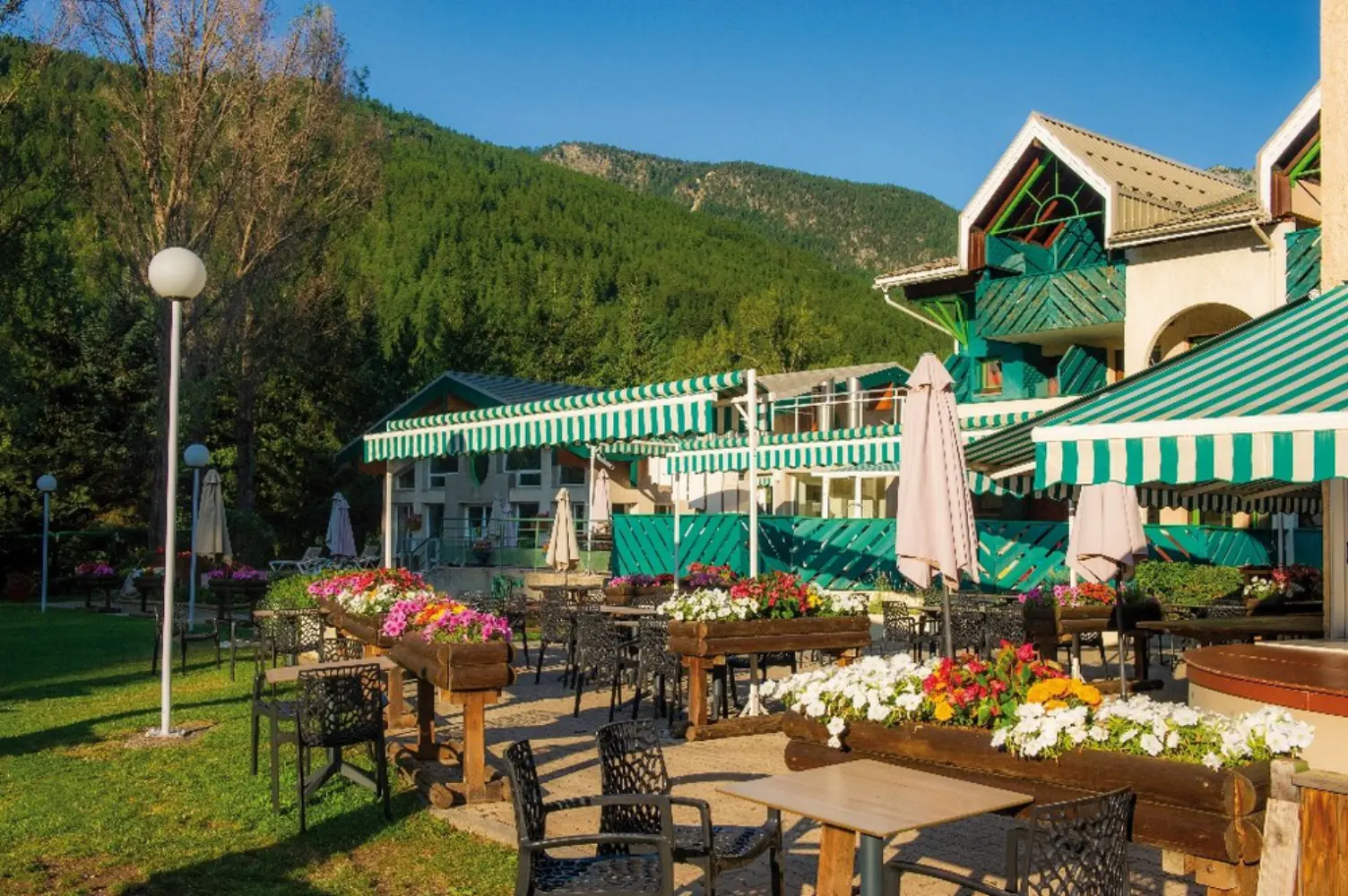 Les Alpes d'Azur - La Salle-les-Alpes (Hautes-Alpes)
