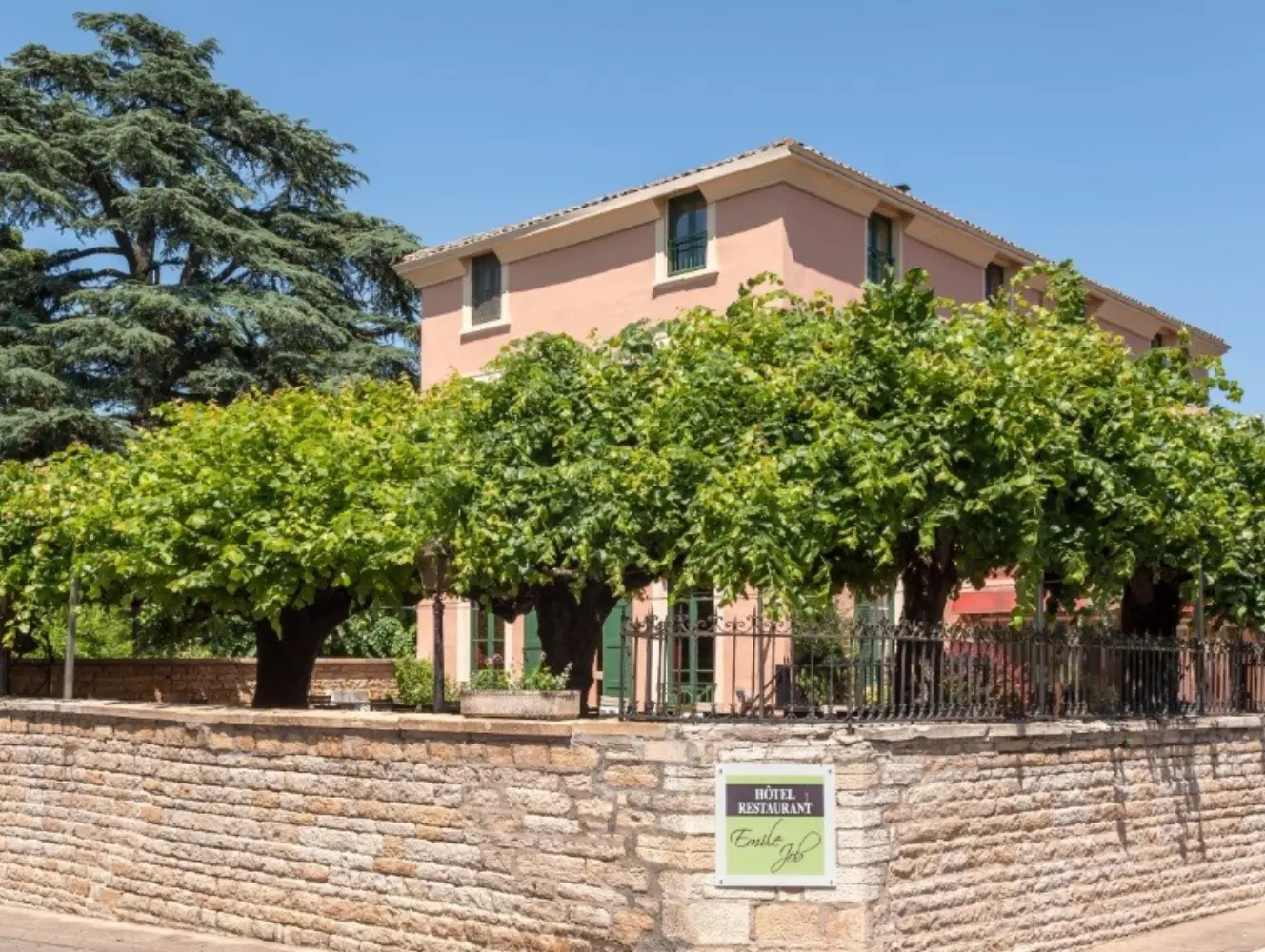 Hôtel et Restaurant Emile Job - Montmerle sur Saône (Ain)