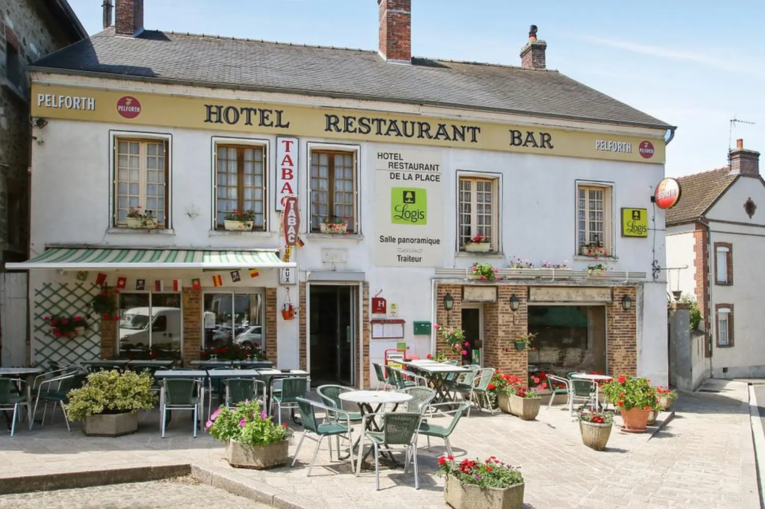 Hôtel de la Place Montmort Lucy - Montmort-Lucy (Marne)