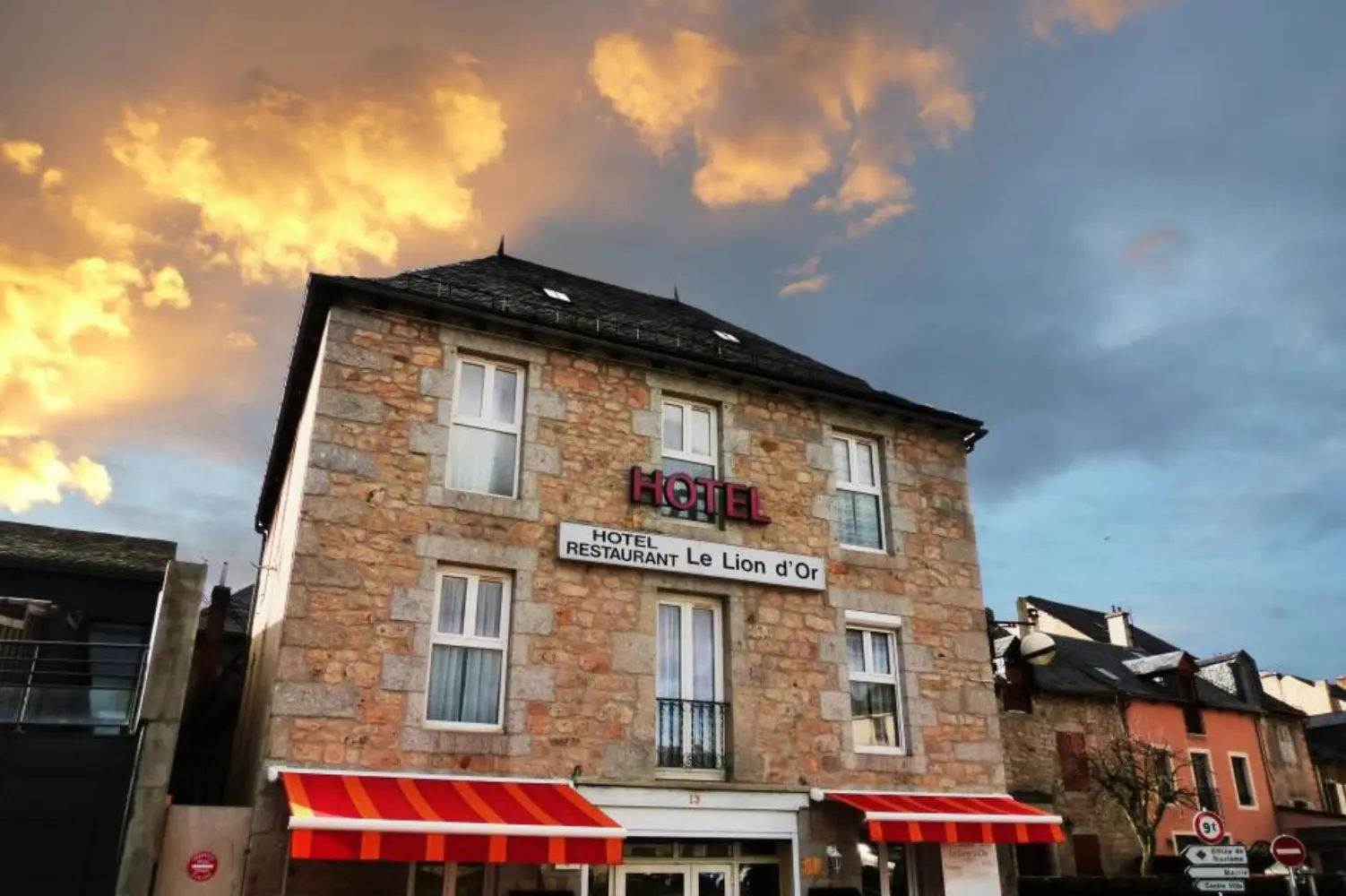 Hôtel Restaurant le Lion d'Or - Saint-Chély-d'Apcher (Lozère)