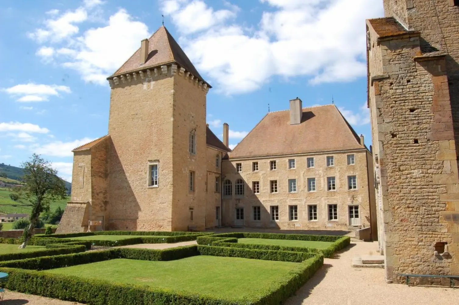Château de Pierreclos - Pierreclos (Saône-et-Loire)