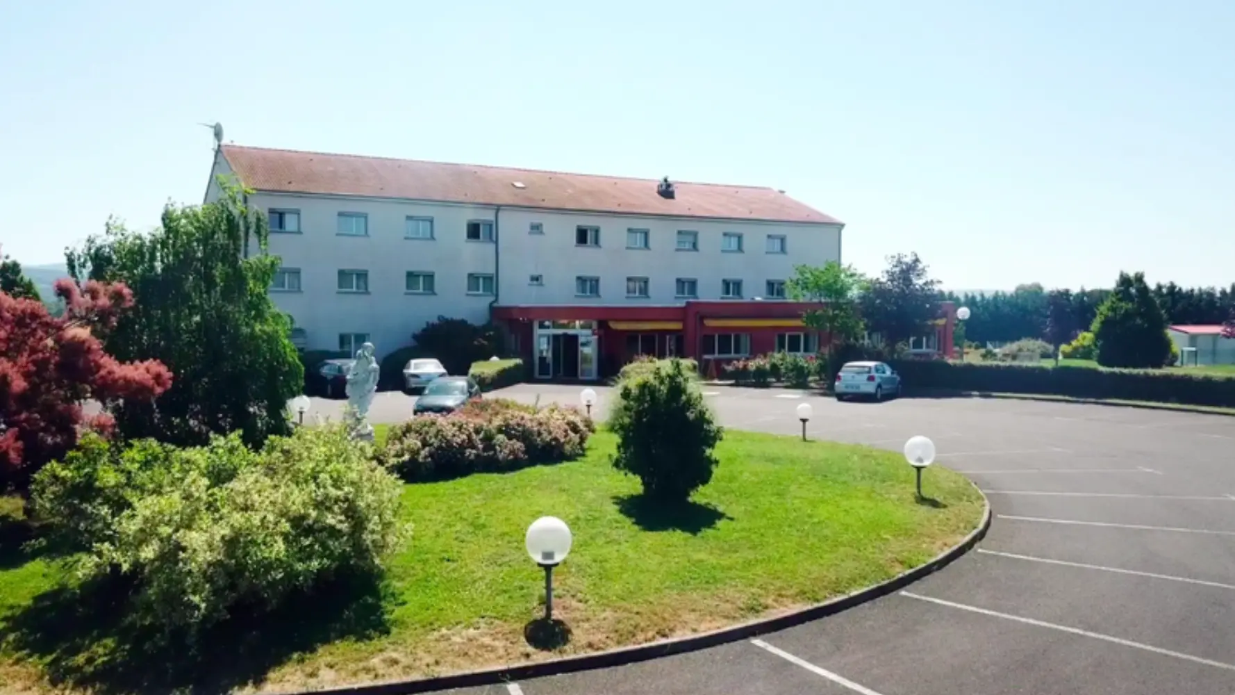 Artémis Hôtel  Restaurant - Cohade (Haute-Loire)