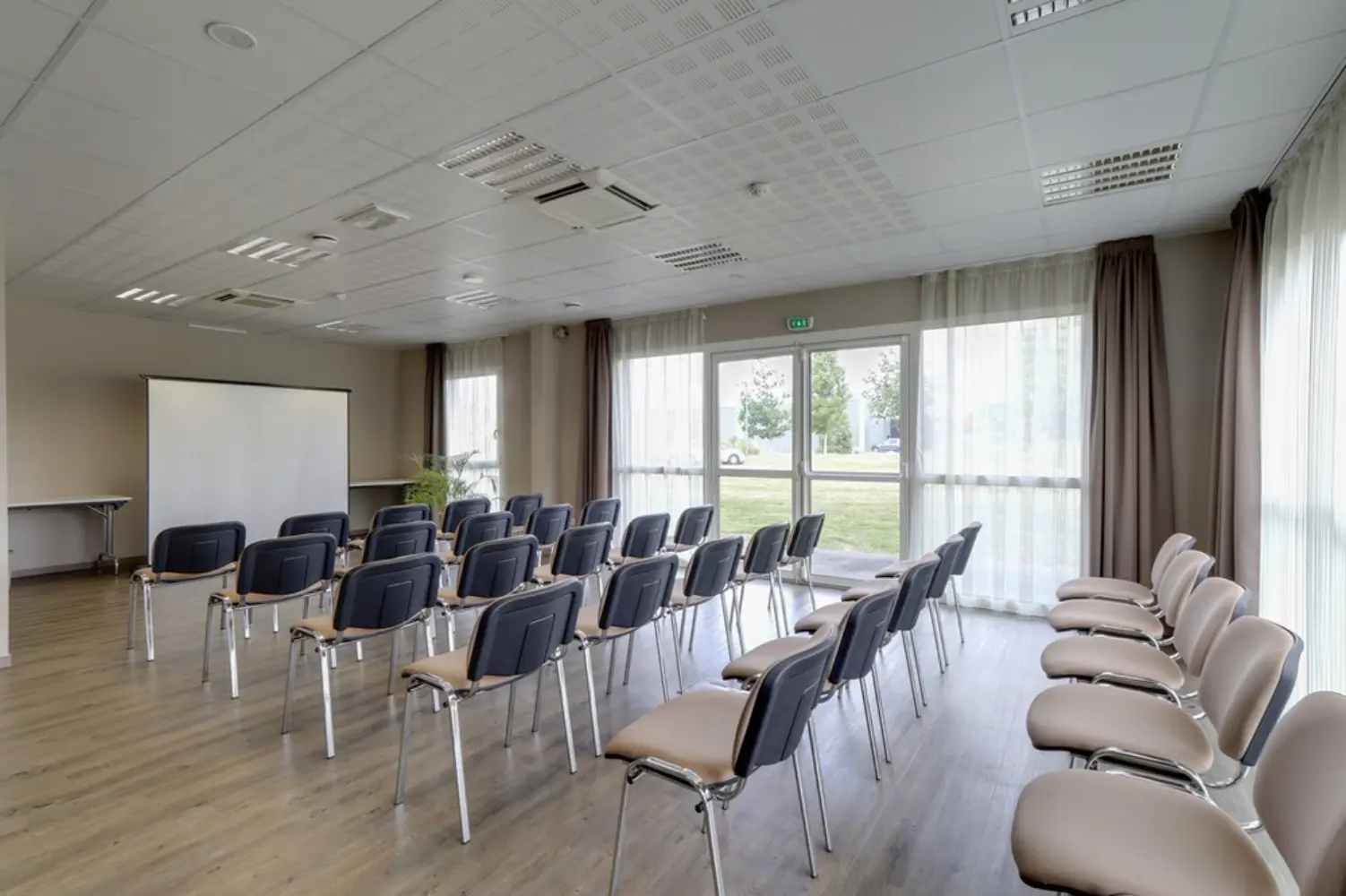 Brit Hotel Saint-Méen-le-Grand - L'adresse - Saint-Méen-le-Grand (Ille-et-Vilaine)