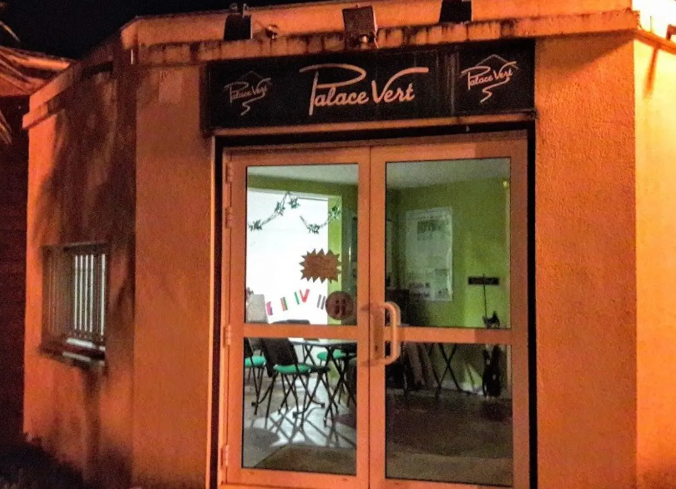 Le Palace Vert - Bussière-Badil (Dordogne)