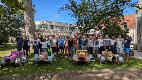 Construction de F1 en carton - Saint-Omer (62)
