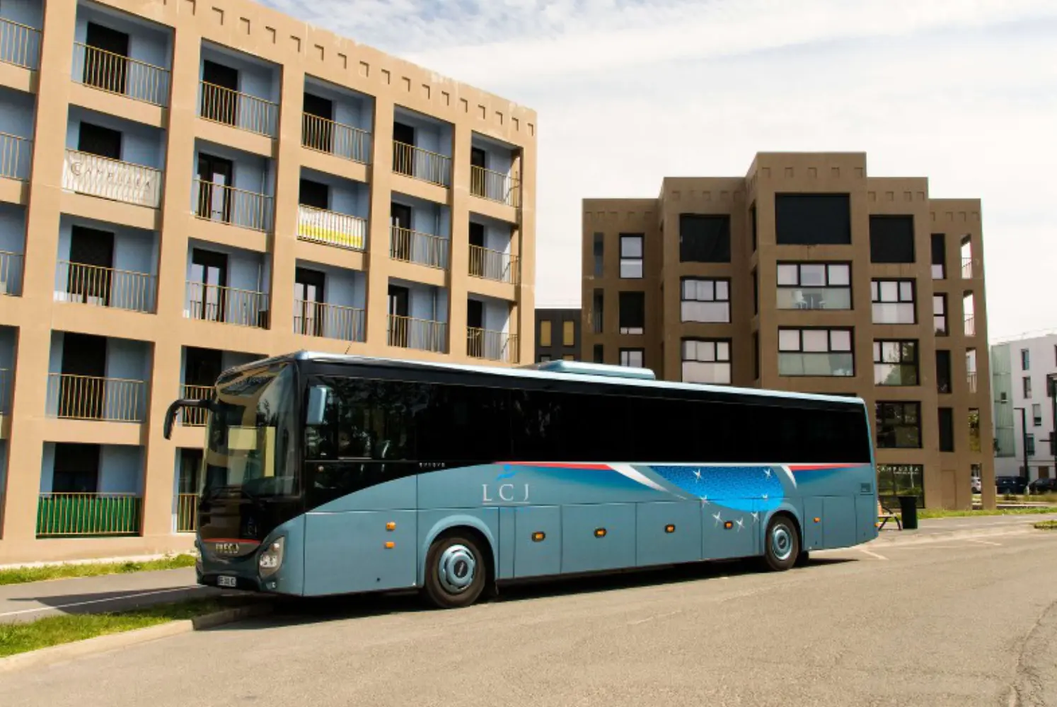 LCJ Autocars - MAGNY-LES-HAMMEAUX (Yvelines)