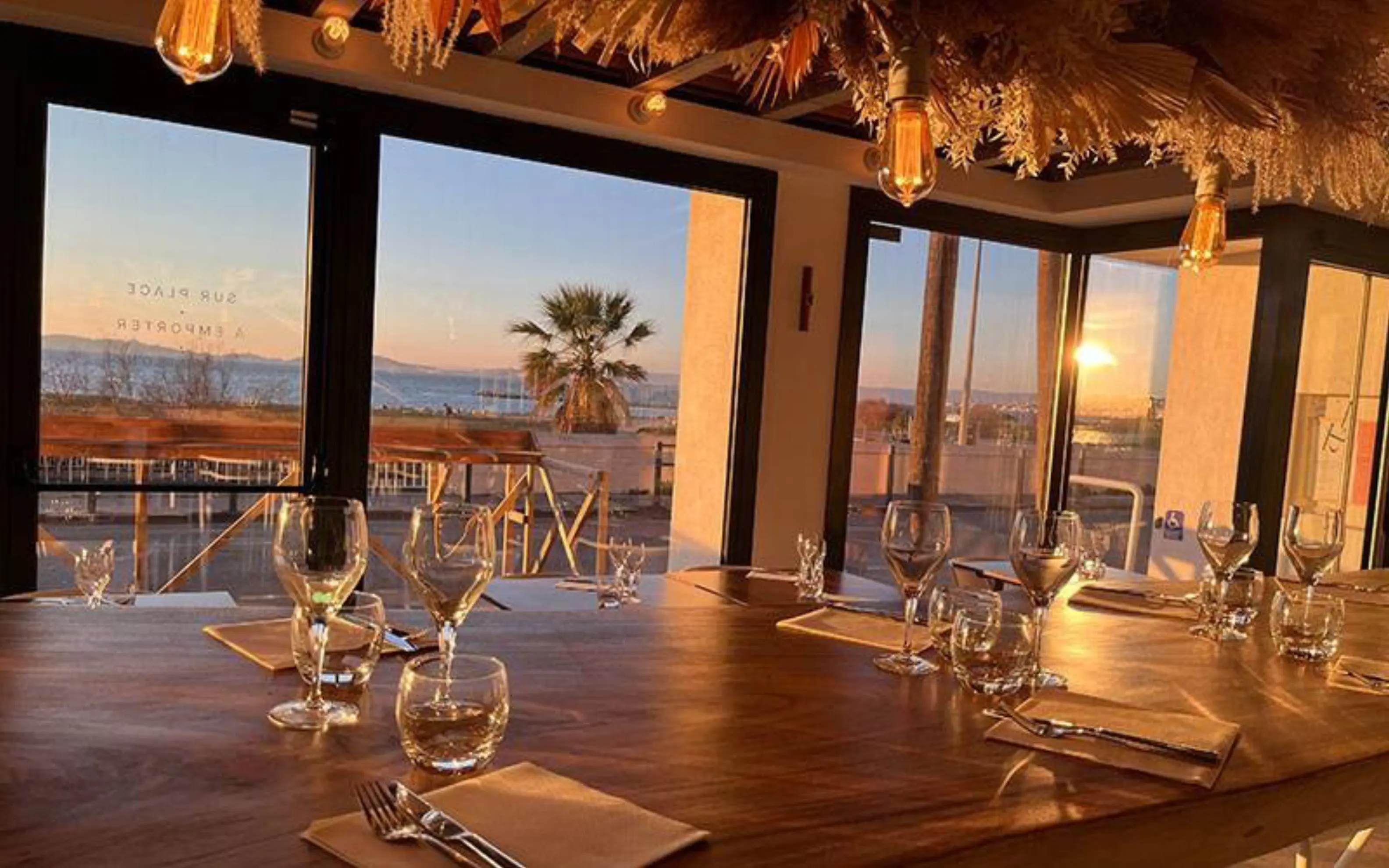 V and V - MARSEILLE (Bouches-du-Rhône)