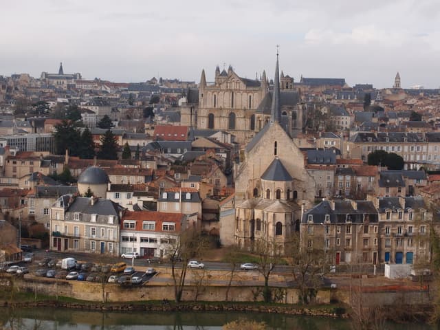 Escape Game extérieur Poitiers - En quête de Légendes - BORDEAUX (Gironde)