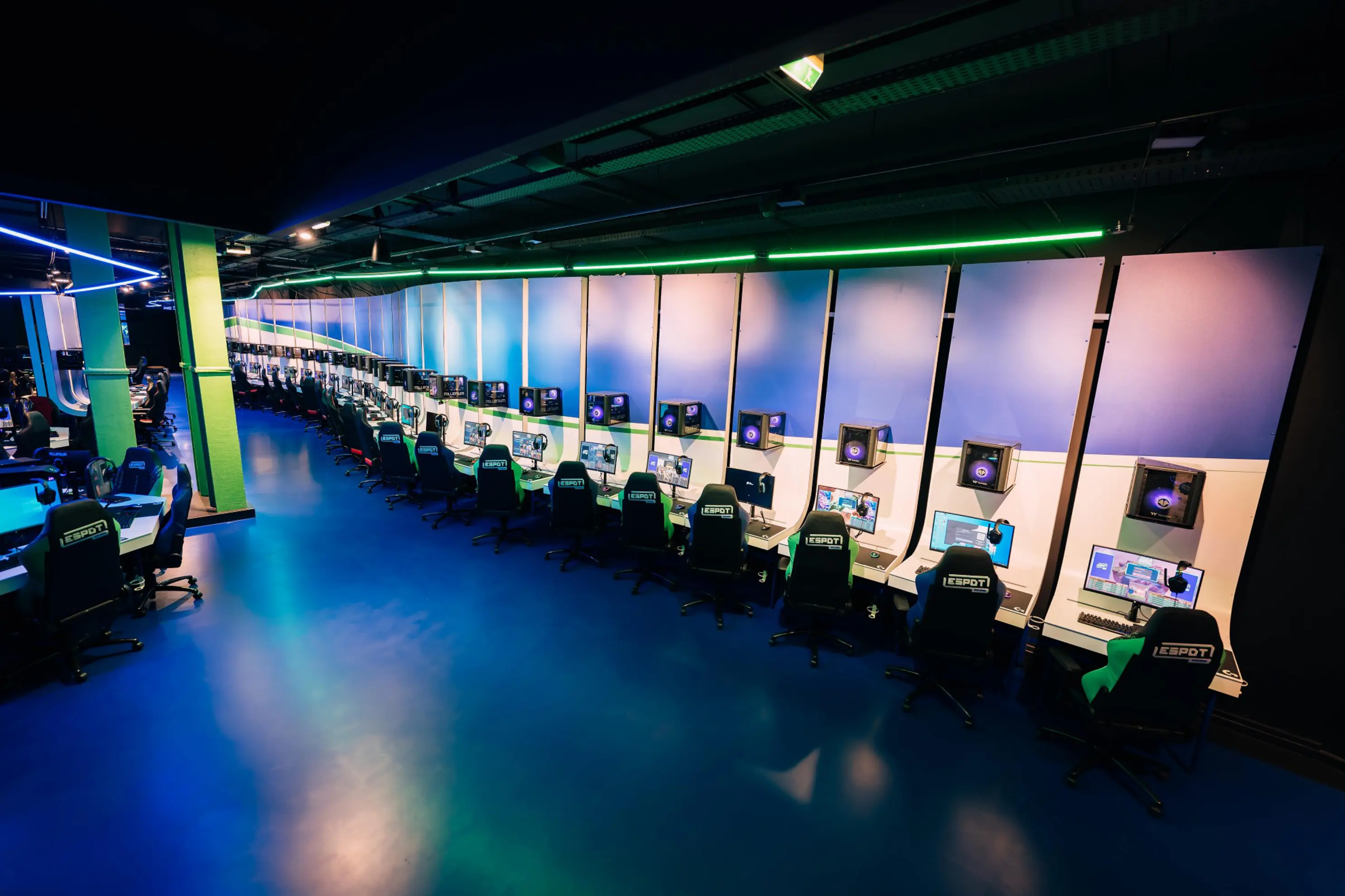 ESpot Paris - PARIS (Paris)