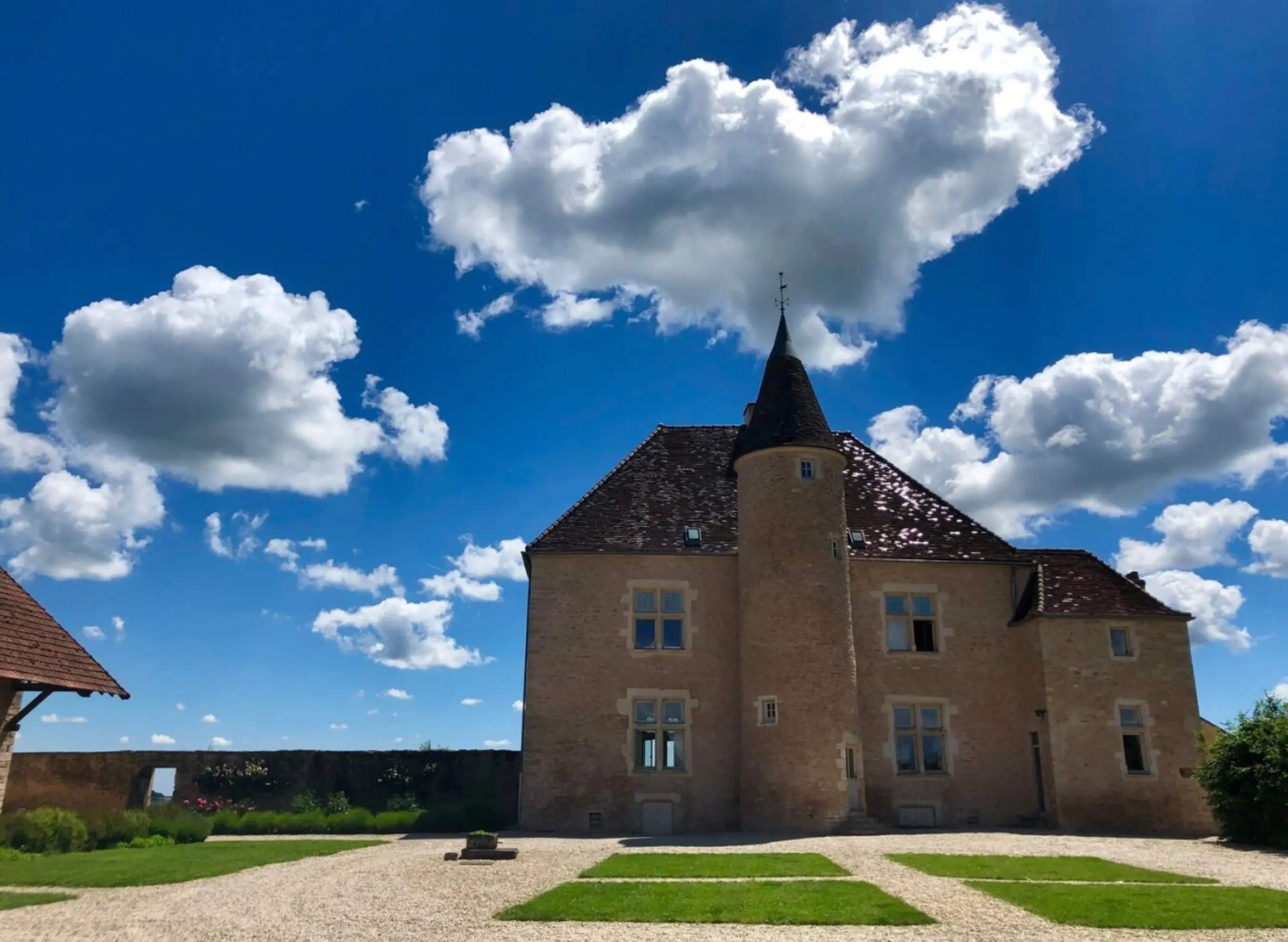 Manoir Equivocal - CORGOLOIN (Côte-d'Or)