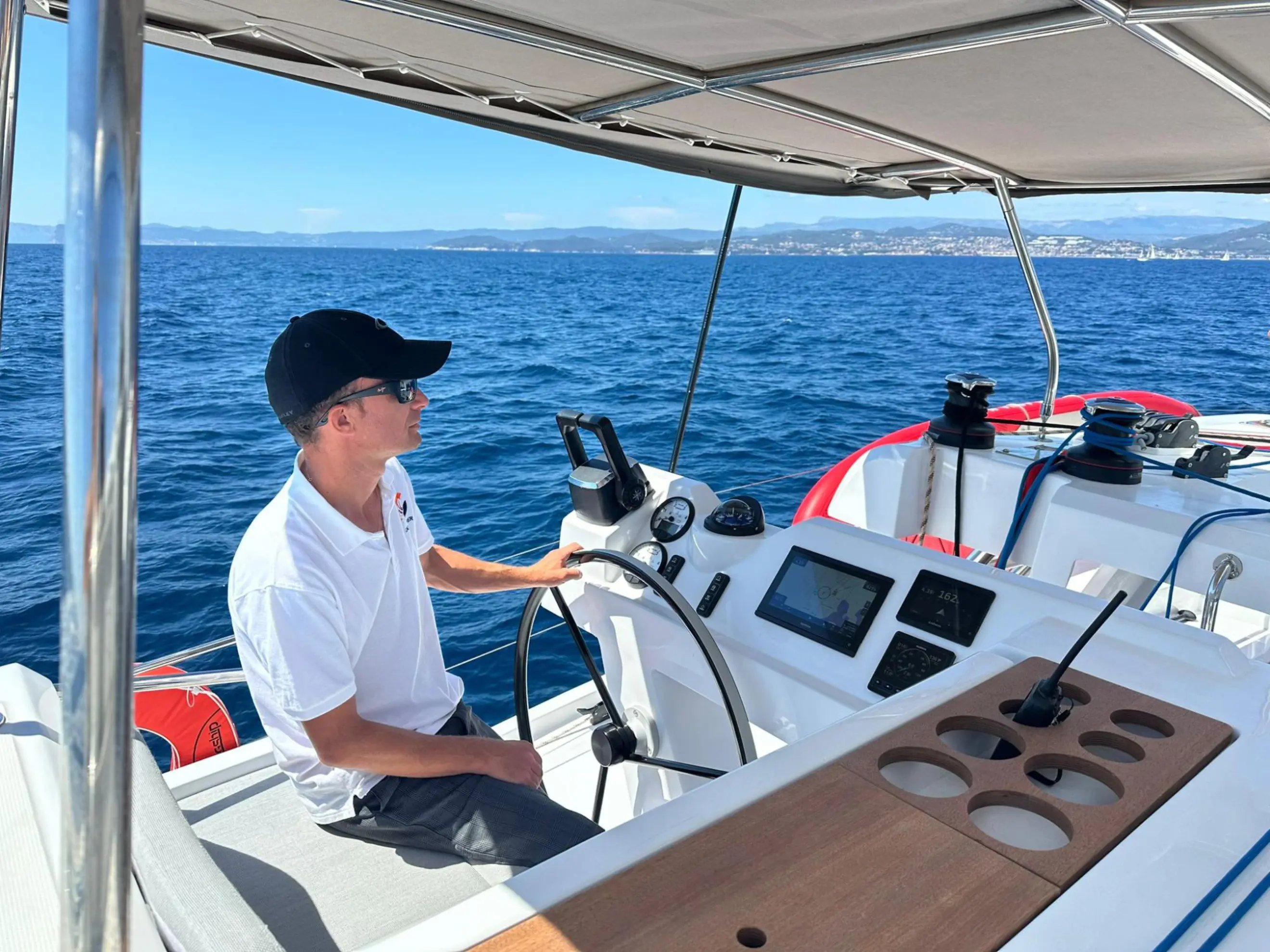 Cat Explorer - SIX-FOURS-LES-PLAGES (Var)