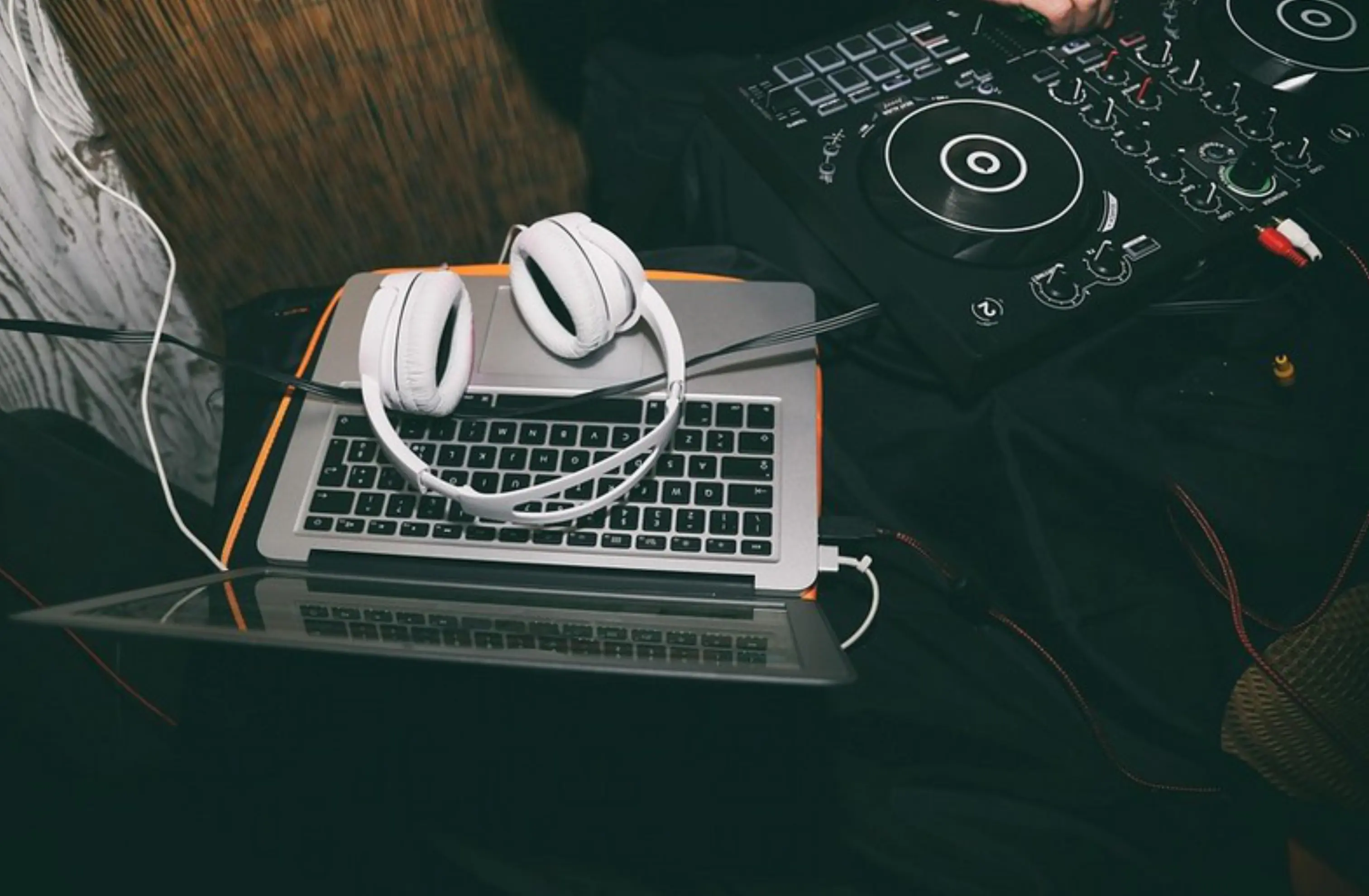 Lewis Music - MEYLAN (Isère)