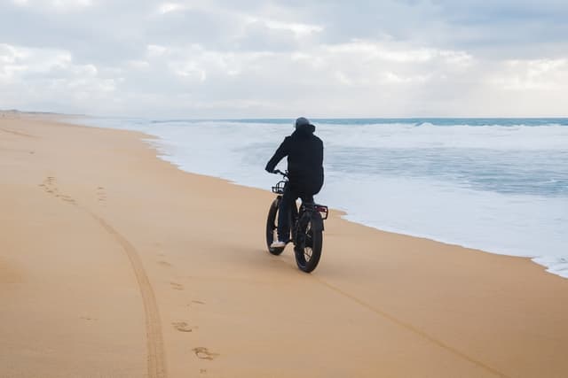 Fatbike sur la plage - SAINT-JULIEN-EN-BORN (40)