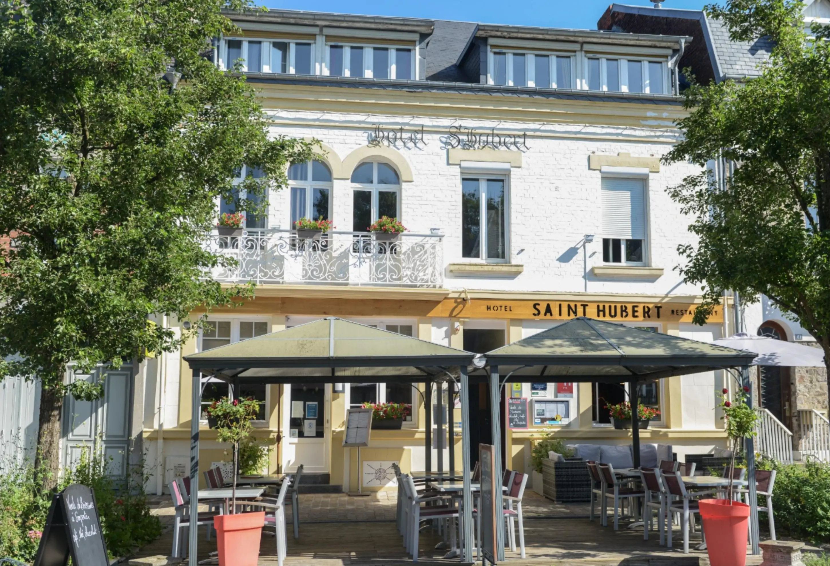 Logis Hôtel Saint Hubert - Haybes (Ardennes)