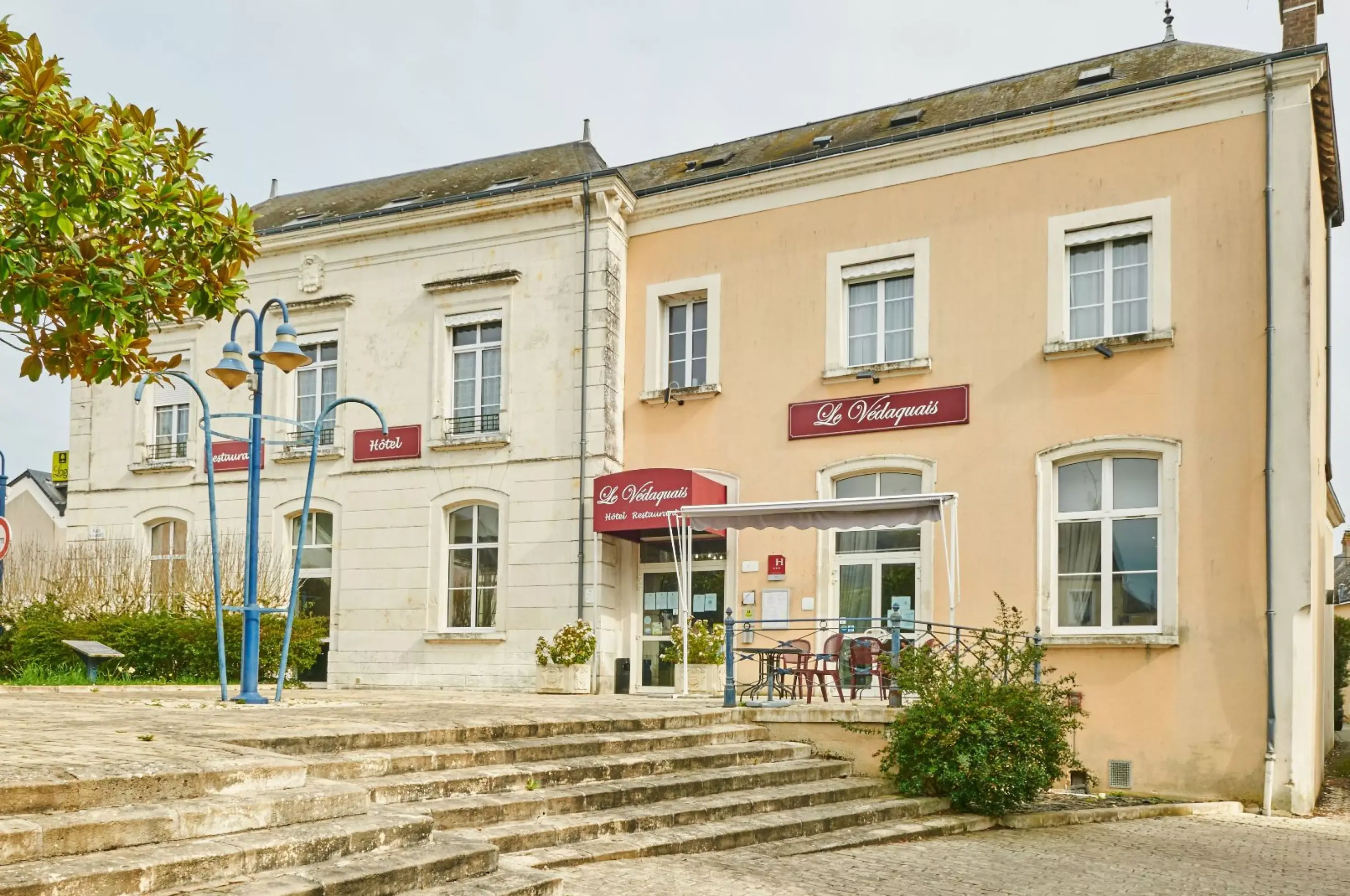 Hôtel Restaurant Le Védaquais - Vaas (Sarthe)