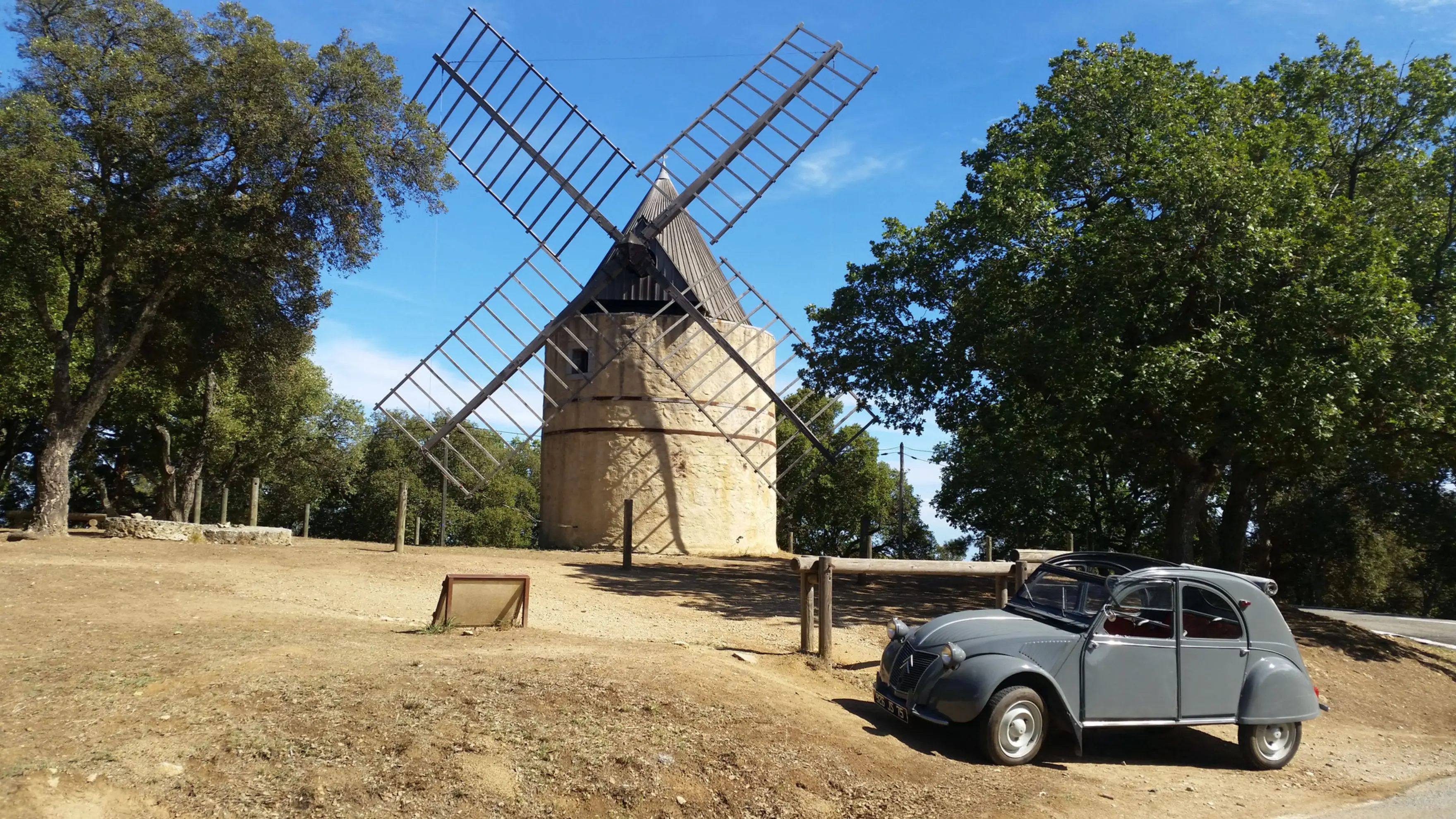 Les Deuche'Moiselles - COGOLIN (Var)