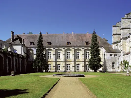 Abbaye de Longpont - façade