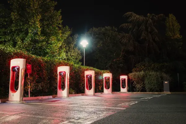 Novotel Clermont-Ferrand - 16 Bornes Tesla sur le parking