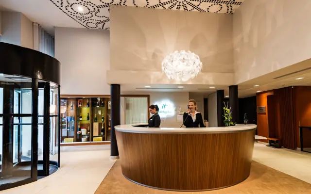 Holiday Inn Reims Center - Reception - welcome