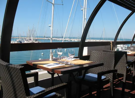 Yacht Club - Restaurant