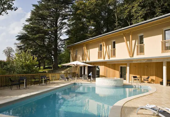 Hotel Restaurant Spa Paranthèse - Swimming pool