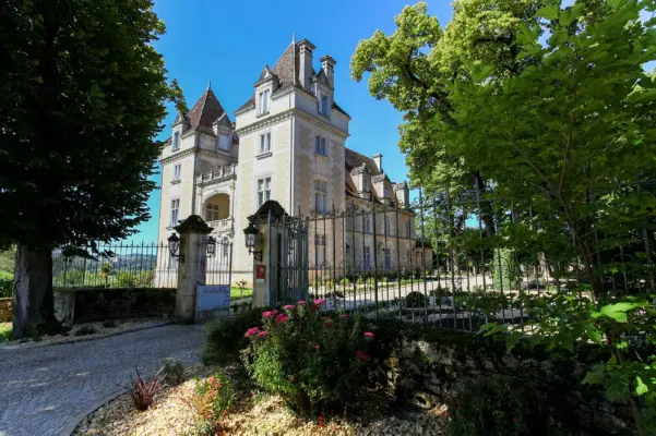 Domain of the Château de Monrecour in Saint-Vincent-de-Cosse
