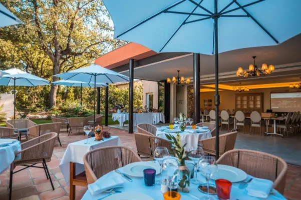 Hotel Restaurant and Spa Cantemerle - Terrace of the bastide
