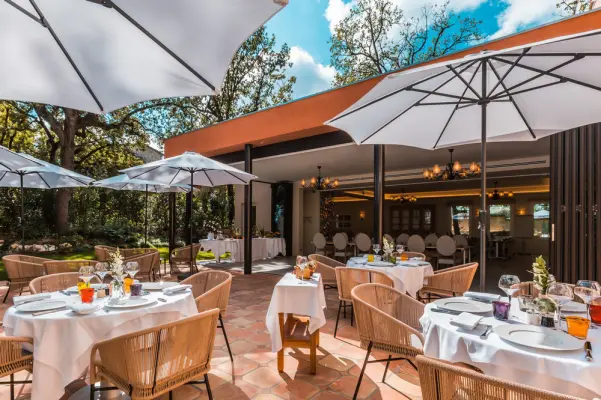 Hotel Restaurant and Spa Cantemerle - Terrace of the Bastide