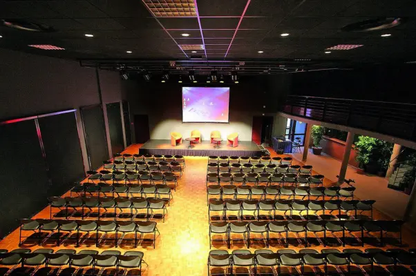 Centre de Congrès la Fleuriaye - Salle Nicole Etienne 150 participants