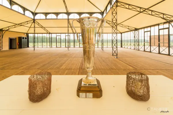 Polo Club de Chantilly - orangerie vide 400 m2