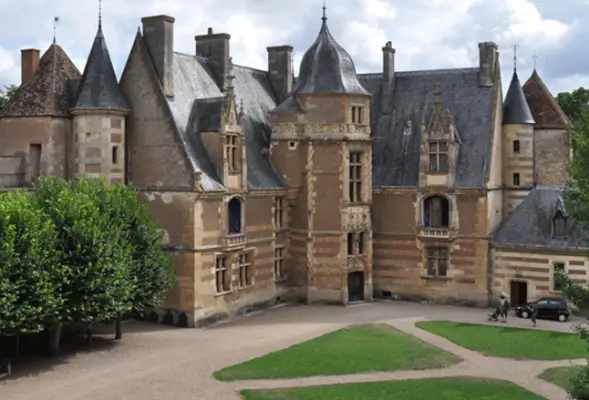 Château d'Ainay-Le-Viel - 