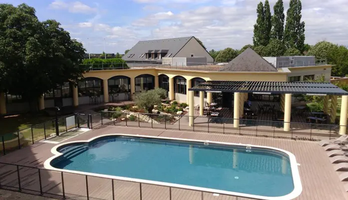 Hotel Restaurant Le Paddock - Swimming pool